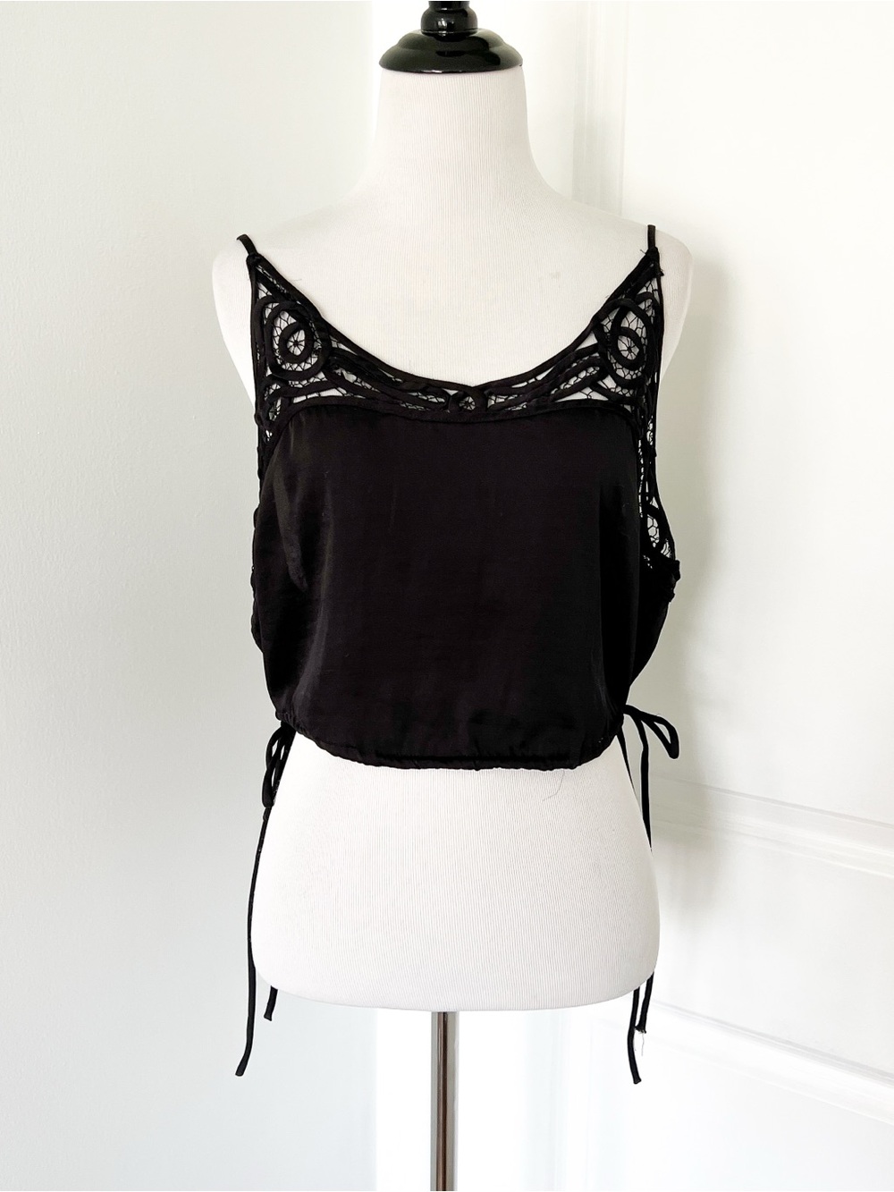 Free People Black Lace-Trim Cropped Cami - Medium